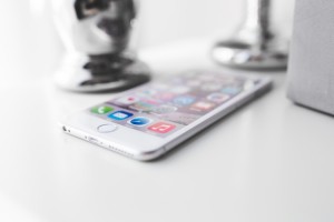 Smartphone e cellulari, tecnologia in progresso, è davvero un beneficio?