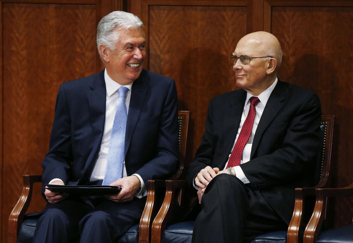 Anziano Oaks e Presidente Uchtdorf