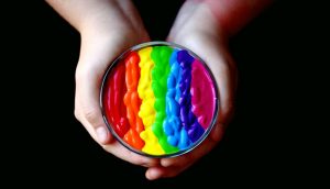 Coniugare l’omosessualità con la fede in Gesù Cristo: è davvero possibile?