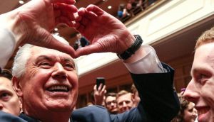 L'anziano Uchtdorf ci ricorda di "smetterla"