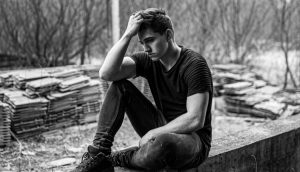 Una nuova ricerca rivela una connessione tra depressione e mancanza di religione