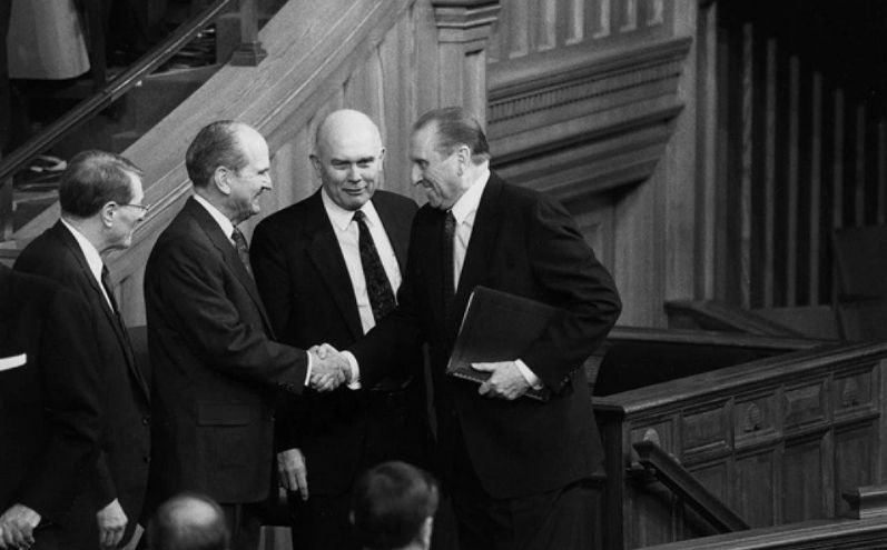 Presidente Russell M. Nelson e le chiamate nella chiesa Presidente Russell M. Nelson e le chiamate nella chiesa