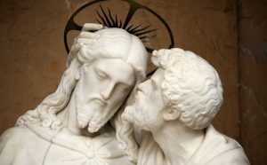 Durante l’ultima Cena Gesù lavò i piedi di Giuda, che lo tradì
