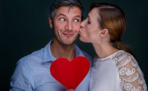 Parliamo di baci: come e quando è “giusto” darli? Alcuni consigli per i più giovani