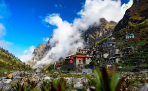 Nepal: kit mestruali e formazione per le ragazze grazie ai distributori di “Sii una luce”